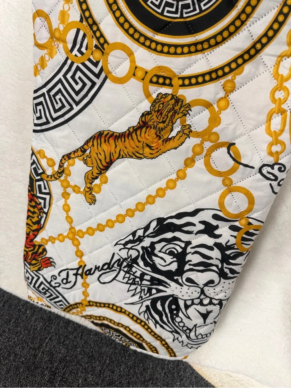 Ed Hardy - 7 Piece Queen Bedding Set Quilt Shams Sheets Pillowcases Tiger Chains